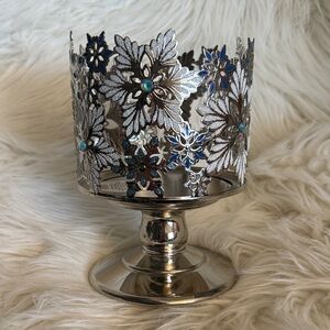 Bath & Body Works Winter Christmas Snowflake 3-Wick Pedestal Candle Holder